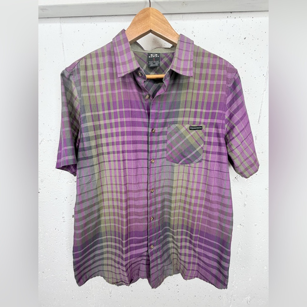 Oakley Men’s size Large Purple Gray Button Down Short Sleeve Shirt